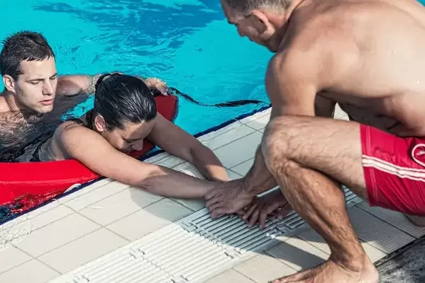 Certify Your Skills: Lifeguard Courses for Lifesaving